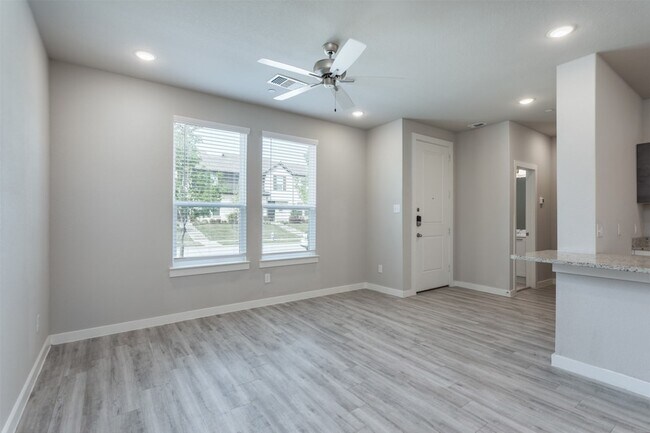 Foto del edificio - 1304 Pebblebrook Dr