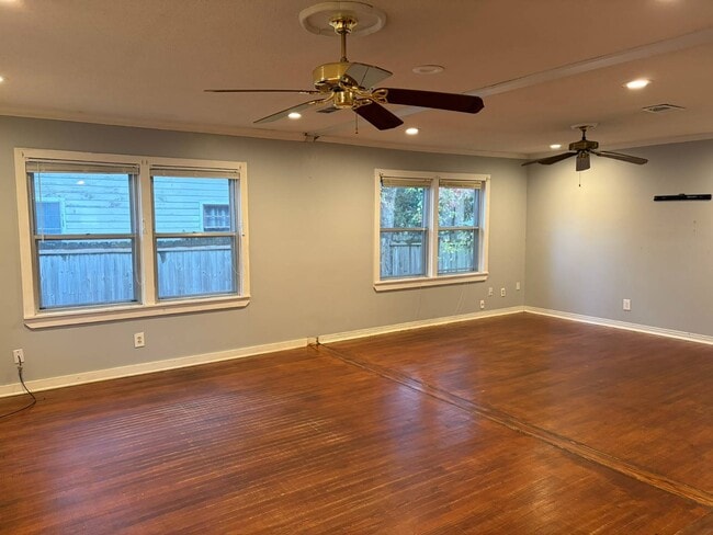 Building Photo - 1142 Olive