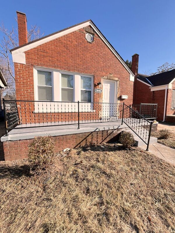 Foto principal - 18646 Dwyer St