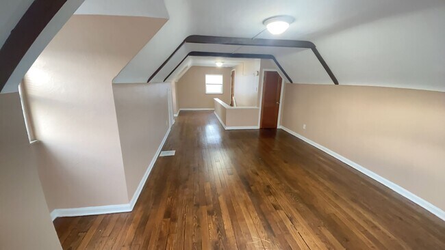 Building Photo - 2330 Alpine Way