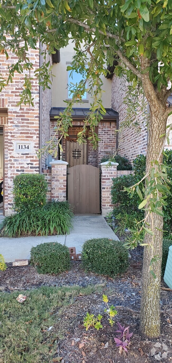 Hemingway Court Apartments under 1,000 Irving, TX 4 Rentals