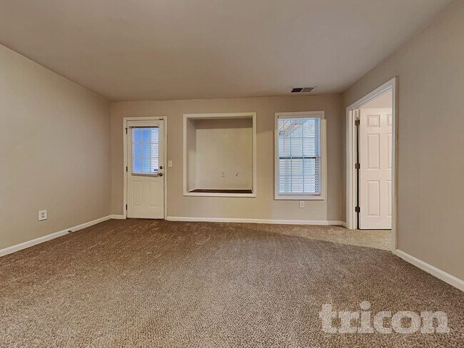 Building Photo - 54 Freedom Dr NE