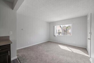 Building Photo - 626 W 54th St