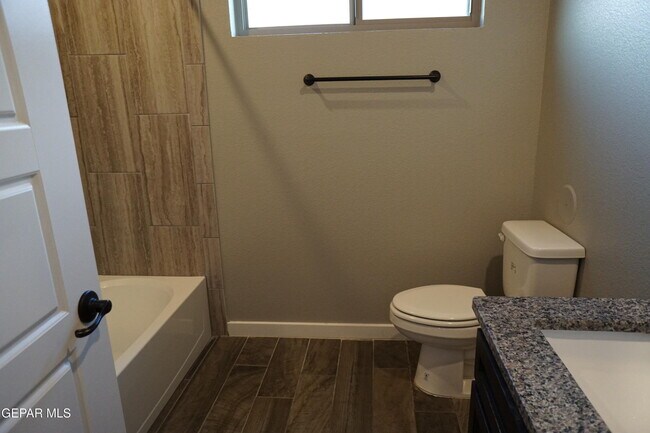 Foto del edificio - 217 Ilchester Wy