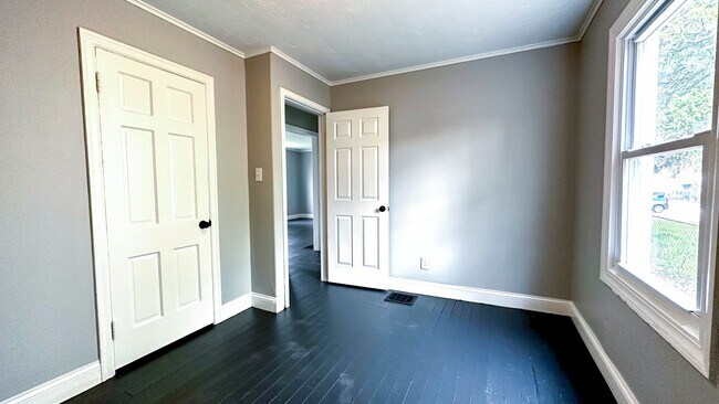 Foto del edificio - Spacious 3BR Corner-Lot Home w/ Full Basement & Large Yard