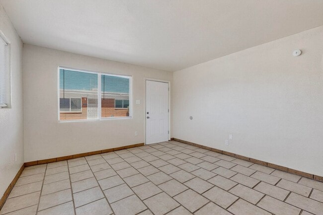 Building Photo - 540 Cardenas Dr SE