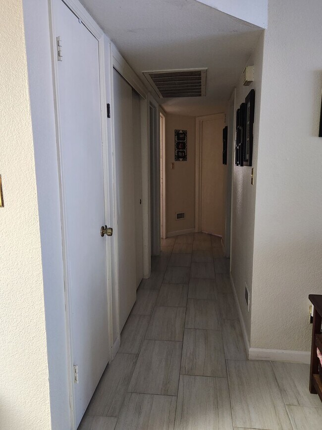 Foto del edificio - 905 S Lola Ln