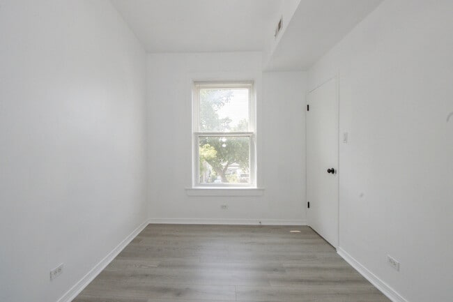 Building Photo - 4702 W Fulton St