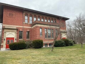 Building Photo - 1098 Stafford St