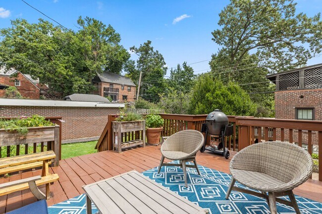 Building Photo - Elegant 4BR Home in University City | Spacious Layout & Prime Location