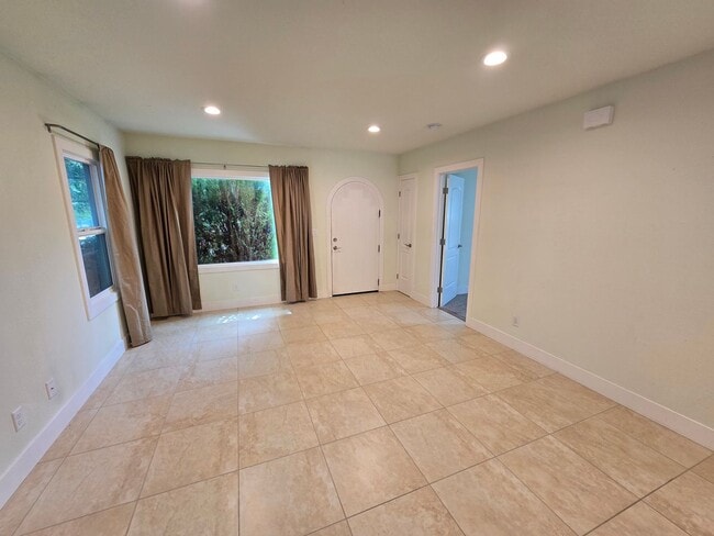 Building Photo - Charming 3-Bedroom Home in Old Southwest Reno