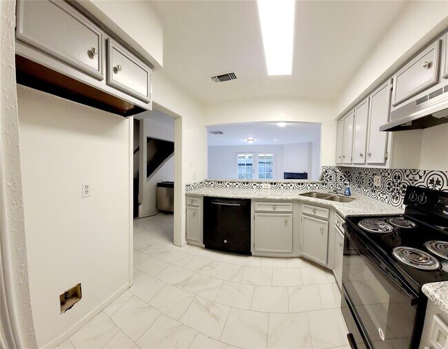 Foto del edificio - 11000 Kinghurst Dr