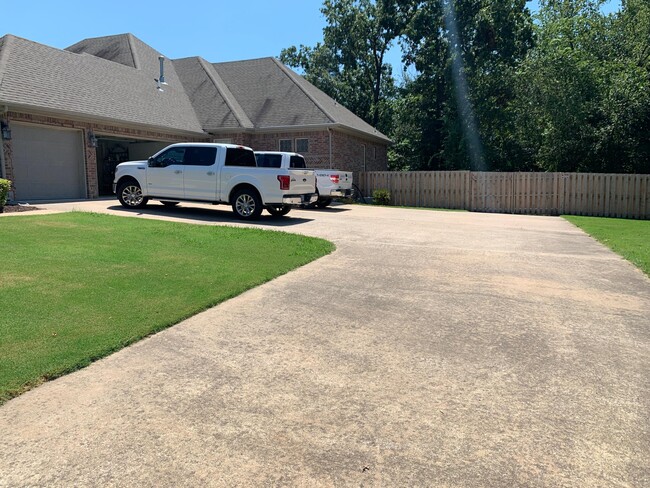 Building Photo - 9013 Spring Ridge Dr