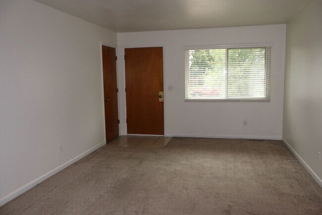 Foto del edificio - 3210 E Locust St