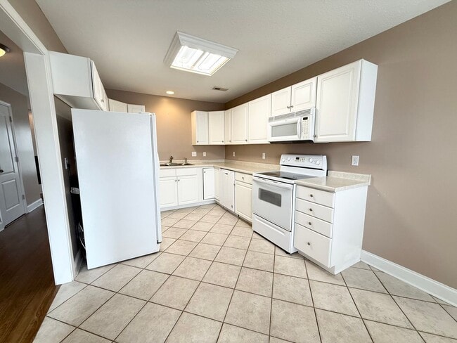 Foto del edificio - 2441 Hallerins Ct