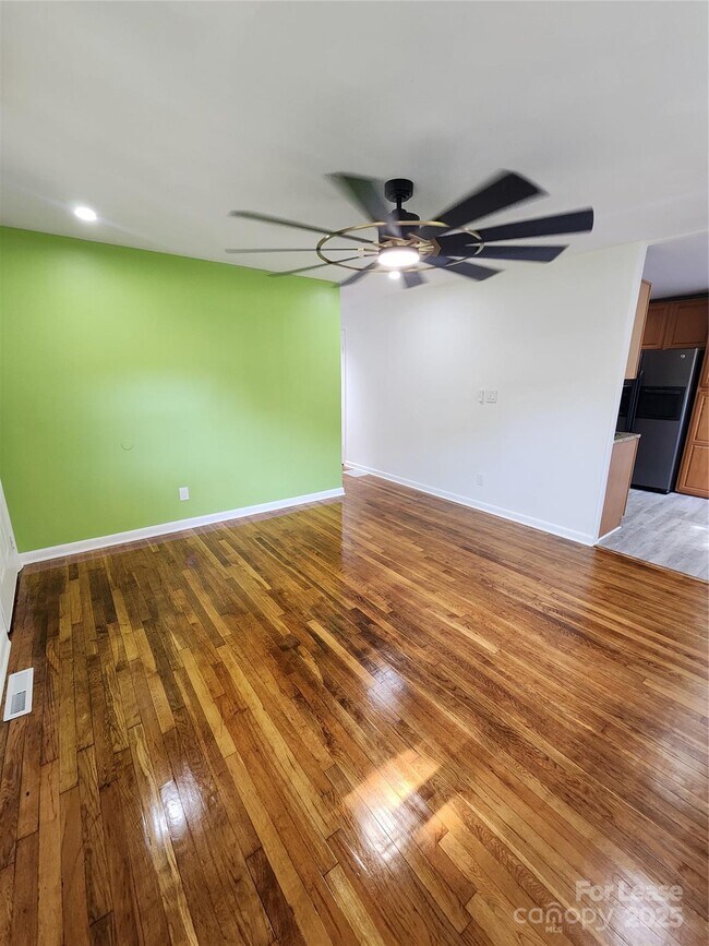 Building Photo - 215 Mattoon St