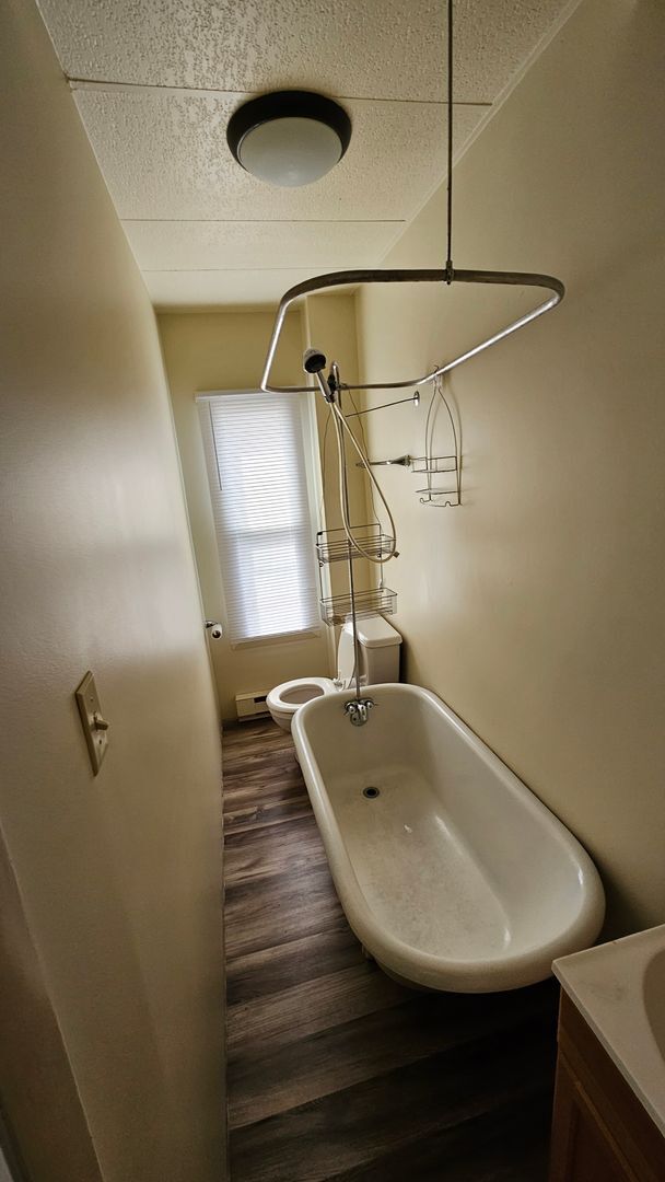 Foto del edificio - 2nd Floor 1 Bedroom Apartment!