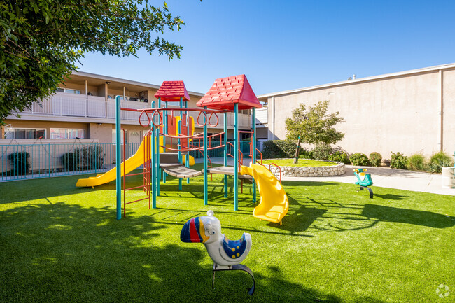 ¡Área de juegos para niños - San Carlos Apartments