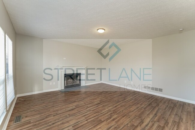 Building Photo - REDUCED!