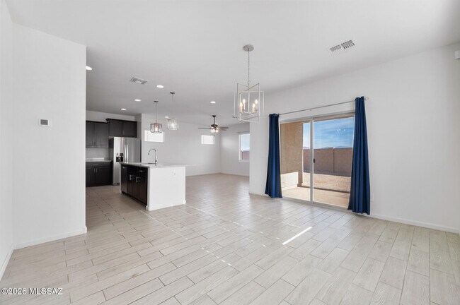 Building Photo - 7801 S Walnutview Dr