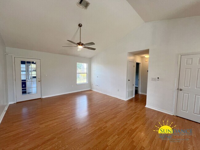 Foto del edificio - Smart & Solar-Powered South Crestview Home Near Duke Field & Eglin AFB