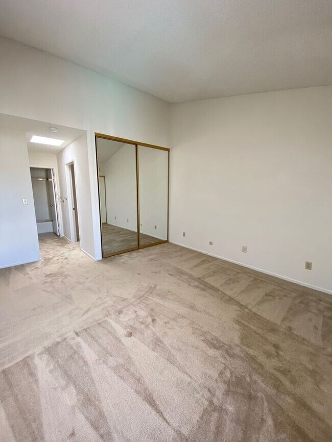 Building Photo - Condo for rent at Mission Village!