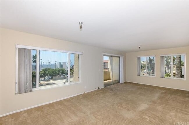 Building Photo - Ocean View Corner Unit Condo w/Balcony+Jac...
