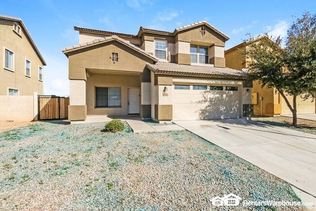 Building Photo - Large 6 bed 3 full bath 2 story huge home ...