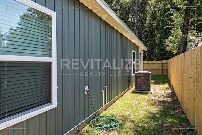 Building Photo - 129 Harris Ave