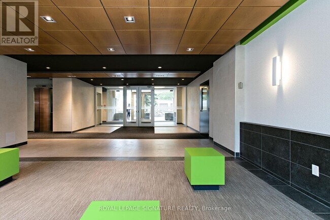 Photo du bâtiment - 666 Spadina Ave.