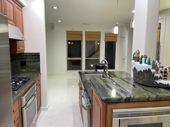 Building Photo - 5410 W 149th Plz