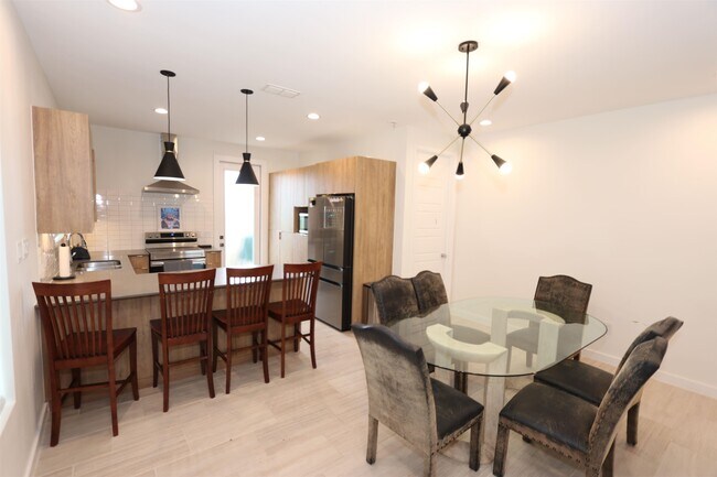 Building Photo - 409 Deer Path Lp