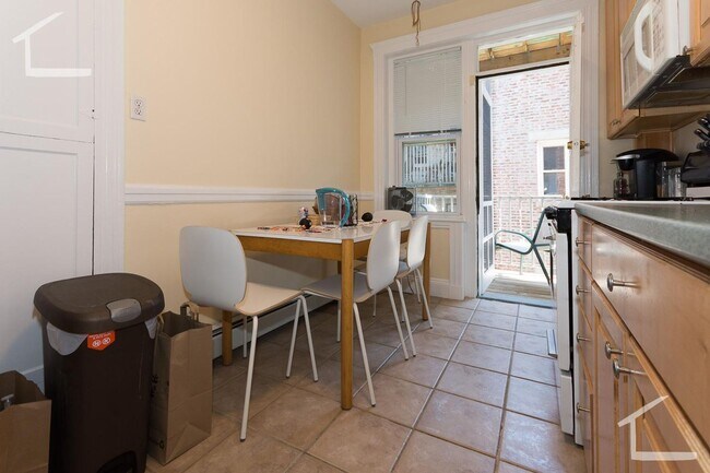 Building Photo - Amazing two bedroom