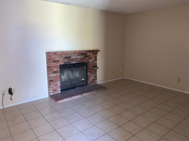 Building Photo - 18514 Larkspur Rd