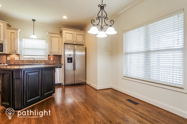 Building Photo - 2049 Enclave Dr