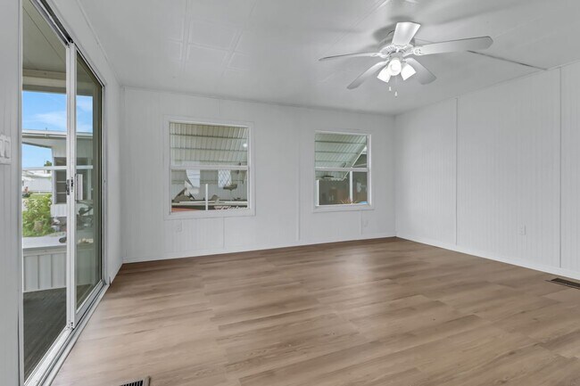 Foto del edificio - 243 Tangerine Dr