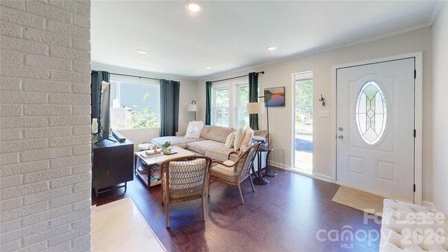 Foto del edificio - 640 Manhasset Rd