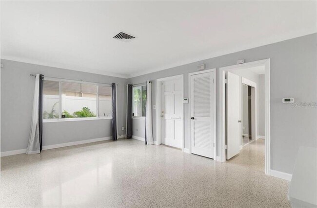 Building Photo - 2528 Boca Ciega Dr N