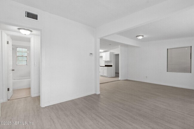 Foto del edificio - 4204 Santee Rd