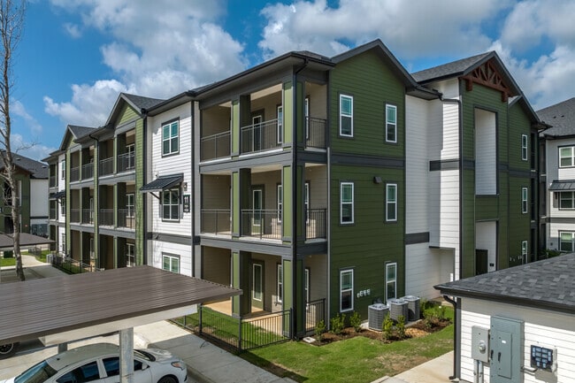 Alternate Building Photo - Saxon Pond Flats