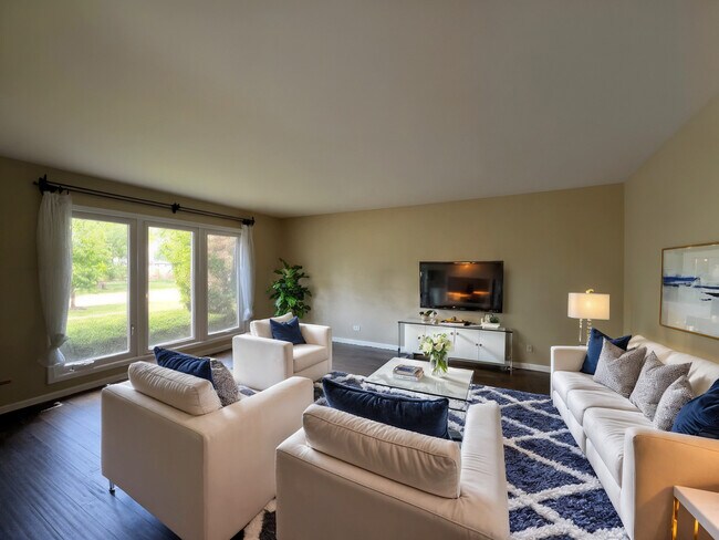 Foto del edificio - 1303 Hidden Lake Dr