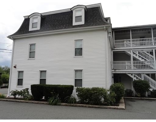 Building Photo - 19 Railroad St