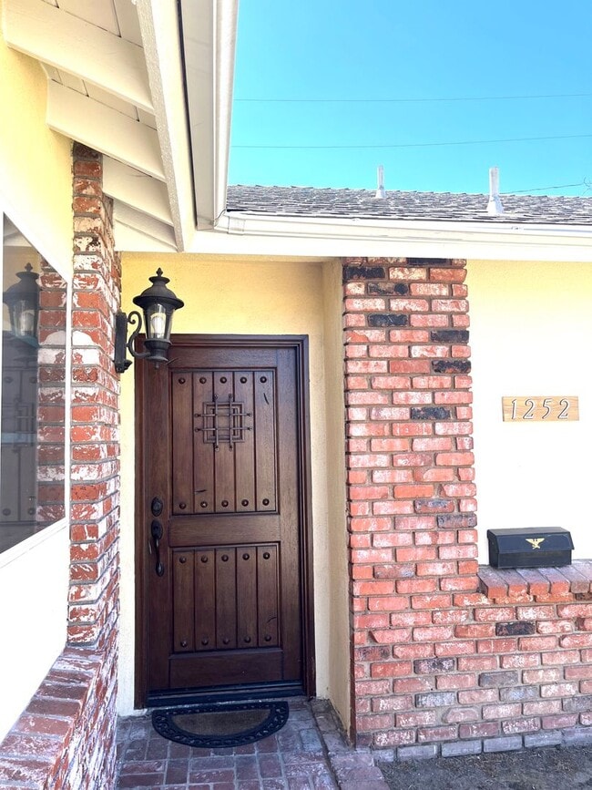 Foto del edificio - Beautiful home in West Covina w/RV parking...