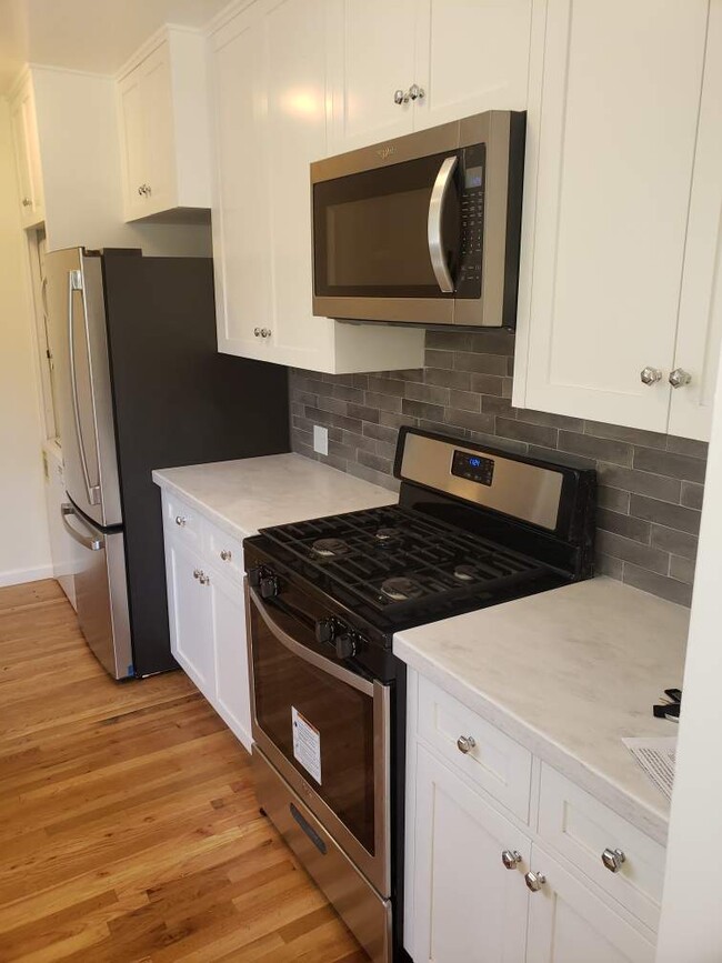 Building Photo - 505 E Valerio St