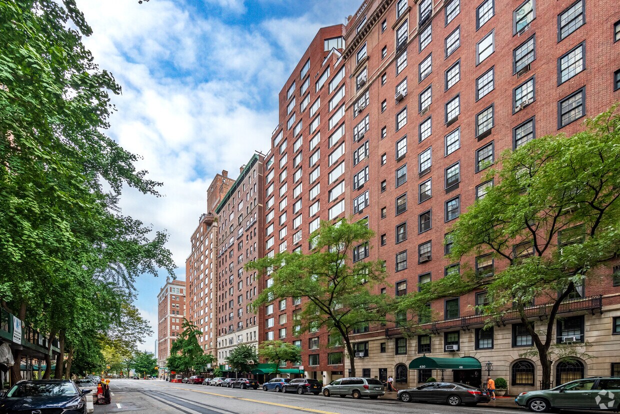 Building Photo - 440 E 57th St