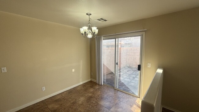 Foto del edificio - Move in Ready 3 bedroom 2.5 Bath Townhome