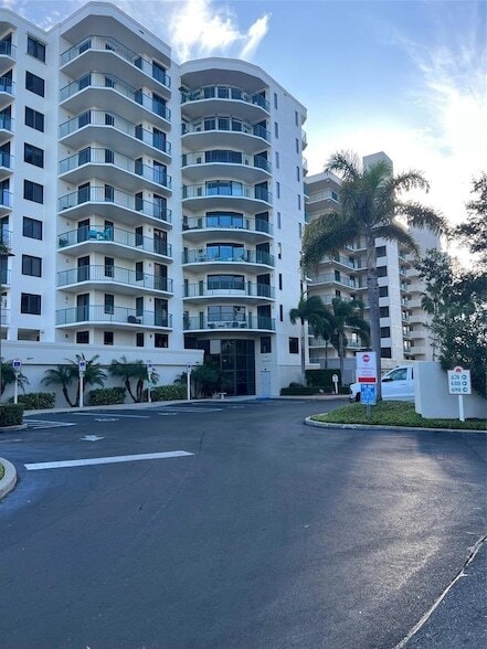 Foto del edificio - 670 Island Way