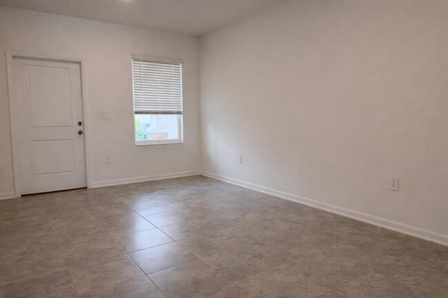 Building Photo - 2950 Savoir Ave