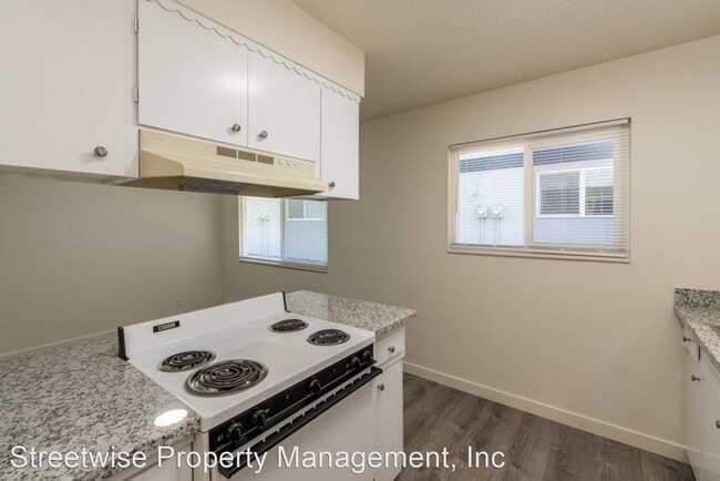 Building Photo - 1 br, 1 bath House - 2705 SE Courtney  - U...
