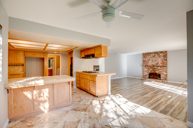 Building Photo - 2106 Ruhland Ave